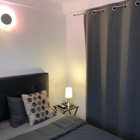A Deux Pas Du Palais Des Festivals , Deux Pieces Dans Le Bas Du Quartier Historique Du Suquet A Apartamento Cannes