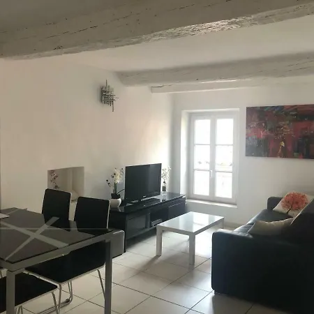 A Deux Pas Du Palais Des Festivals , Deux Pieces Dans Le Bas Du Quartier Historique Du Suquet A Apartamento