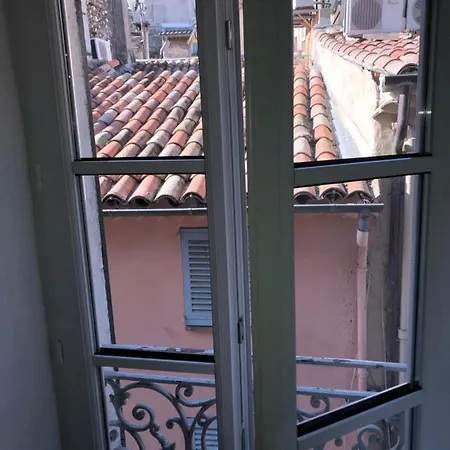 à Deux Pas Du Palais Des Festivals , Deux Pièces Dans Le Bas Du Quartier Historique Du Suquet à Appartamento *