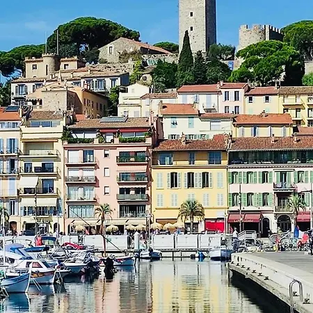 A Deux Pas Du Palais Des Festivals , Deux Pieces Dans Le Bas Du Quartier Historique Du Suquet A *