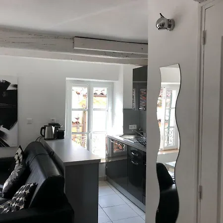 A Deux Pas Du Palais Des Festivals , Deux Pieces Dans Le Bas Du Quartier Historique Du Suquet A Apartment *