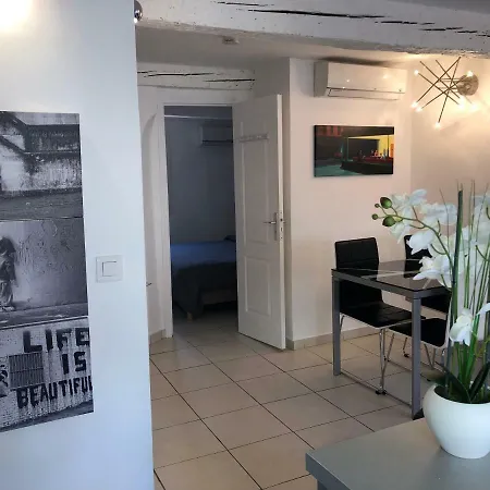 A Deux Pas Du Palais Des Festivals , Deux Pieces Dans Le Bas Du Quartier Historique Du Suquet A * Cannes