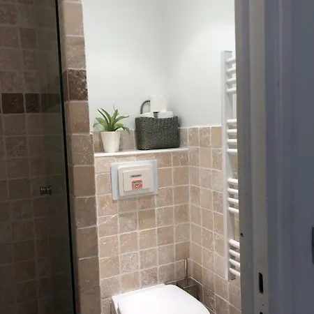 A Deux Pas Du Palais Des Festivals , Deux Pieces Dans Le Bas Du Quartier Historique Du Suquet A Apartment