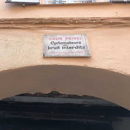 A Deux Pas Du Palais Des Festivals , Deux Pieces Dans Le Bas Du Quartier Historique Du Suquet A