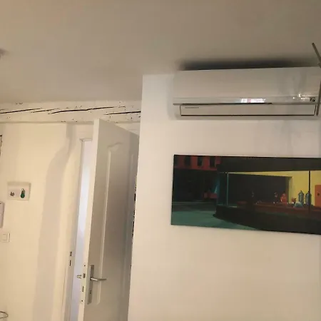 à Deux Pas Du Palais Des Festivals , Deux Pièces Dans Le Bas Du Quartier Historique Du Suquet à Appartamento Cannes