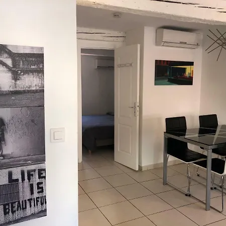 A Deux Pas Du Palais Des Festivals , Deux Pieces Dans Le Bas Du Quartier Historique Du Suquet A Apartamento Cannes